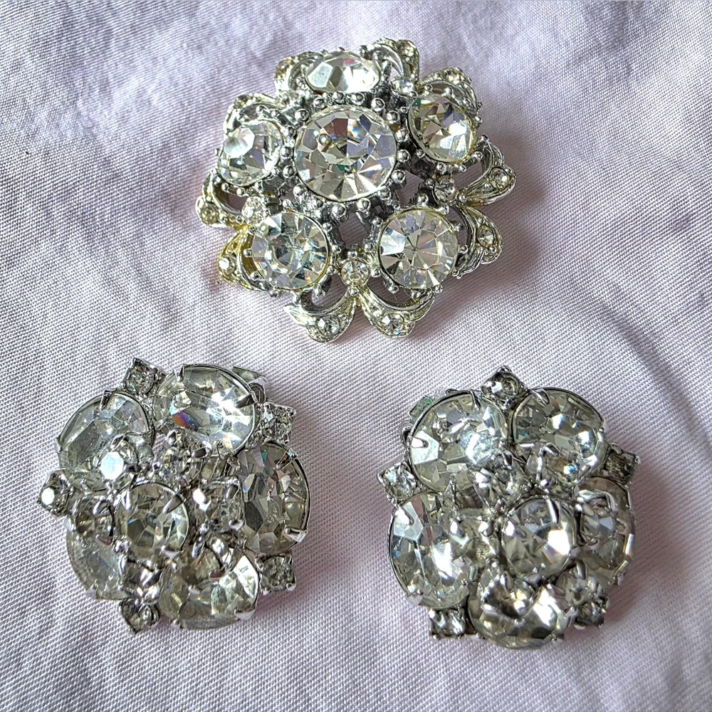 Vintage Rhinestone Starburst Brooch.  Rare Find